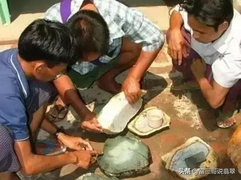 人家捡到钱买翡翠原石翡翠原石产地是哪里-第11张图片-翡翠网 人家捡到钱买翡翠原石翡翠原石产地是哪里-第11张图片-翡翠网