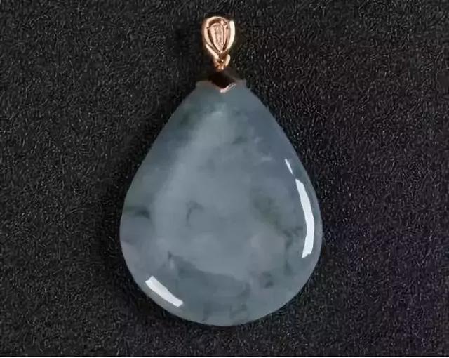 翡翠水滴手镯,假翡翠手镯特征-第12张图片-翡翠网 翡翠水滴手镯,假翡翠手镯特征-第12张图片-翡翠网