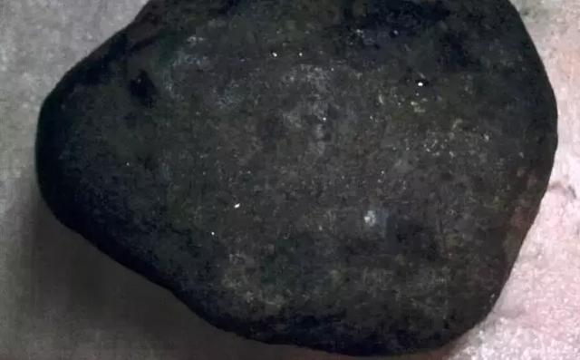 翡翠原石毛料特点,翡翠原石产地是哪里-第9张图片-翡翠网 翡翠原石毛料特点,翡翠原石产地是哪里-第9张图片-翡翠网