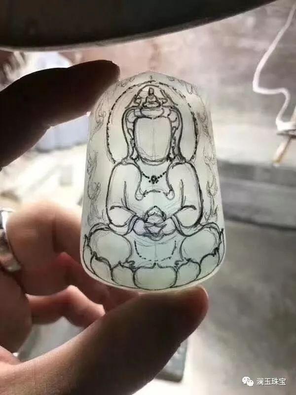 原石做的翡翠手镯有点裂,春色翡翠原石裂多吗-第2张图片-翡翠网 原石做的翡翠手镯有点裂,春色翡翠原石裂多吗-第2张图片-翡翠网