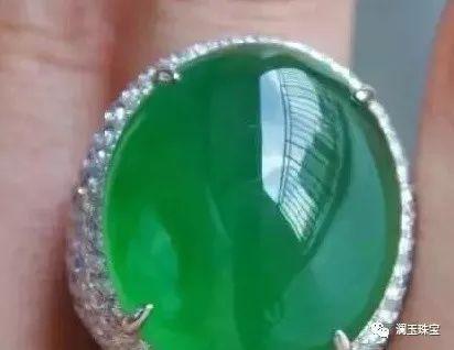 原石做的翡翠手镯有点裂,春色翡翠原石裂多吗-第6张图片-翡翠网 原石做的翡翠手镯有点裂,春色翡翠原石裂多吗-第6张图片-翡翠网