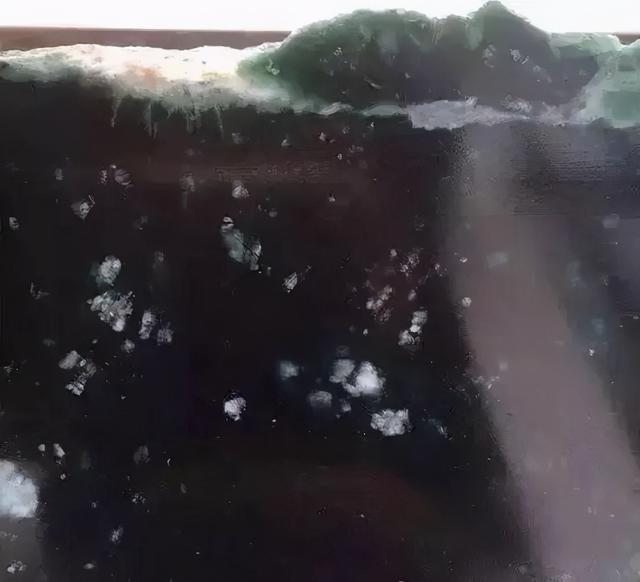 河边捡到翡翠原石切开河边能捡到玉石吗-第10张图片-翡翠网 河边捡到翡翠原石切开河边能捡到玉石吗-第10张图片-翡翠网