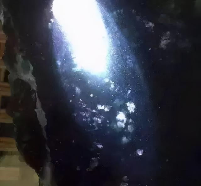 河边捡到翡翠原石切开河边能捡到玉石吗-第18张图片-翡翠网 河边捡到翡翠原石切开河边能捡到玉石吗-第18张图片-翡翠网