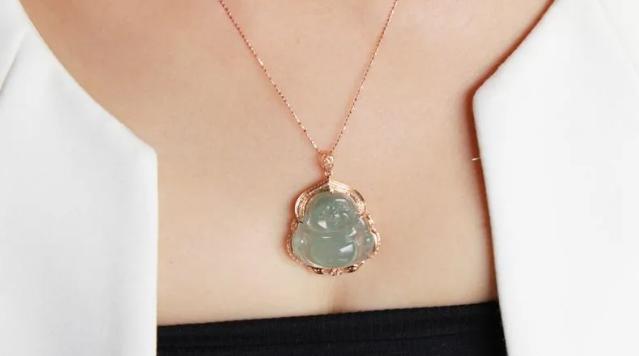 翡翠手镯有什么功效与作用,2000元价位的玉镯-第5张图片-翡翠网 翡翠手镯有什么功效与作用,2000元价位的玉镯-第5张图片-翡翠网