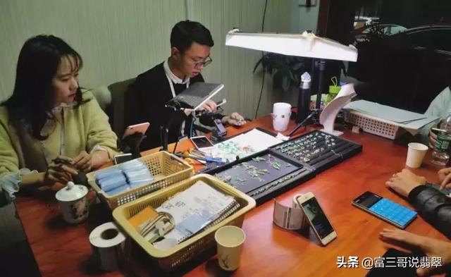 怎么看翡翠镯子,翡翠手镯发帖的相关知识-第9张图片-翡翠网 怎么看翡翠镯子,翡翠手镯发帖的相关知识-第9张图片-翡翠网