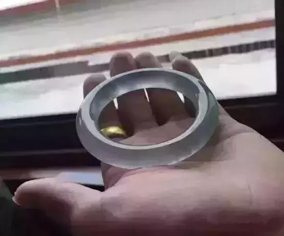 怎么养翡翠镯子王楠翡翠手镯-第6张图片-翡翠网 怎么养翡翠镯子王楠翡翠手镯-第6张图片-翡翠网