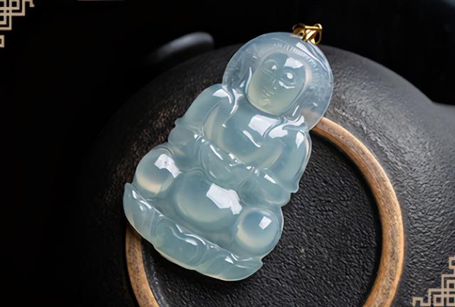 翡翠雕花手镯价格低的原因翡翠手镯怎么挑-第5张图片-翡翠网 翡翠雕花手镯价格低的原因翡翠手镯怎么挑-第5张图片-翡翠网