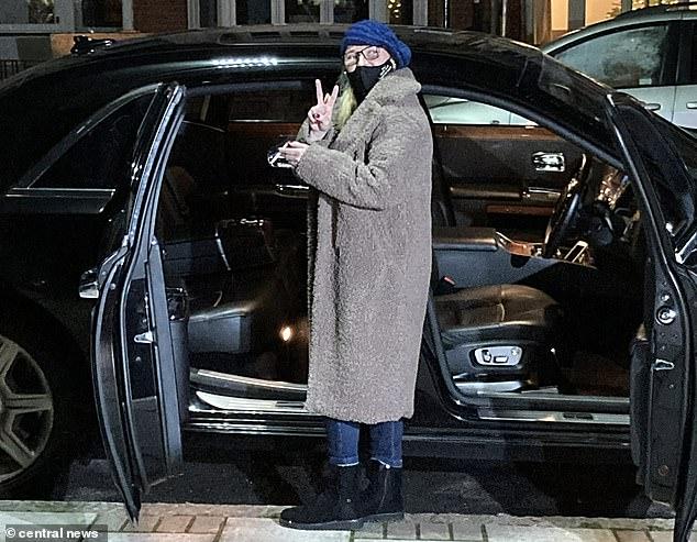 泰国免税店翡翠手镯在泰国卖翡翠玉好不好-第20张图片-翡翠网 泰国免税店翡翠手镯在泰国卖翡翠玉好不好-第20张图片-翡翠网