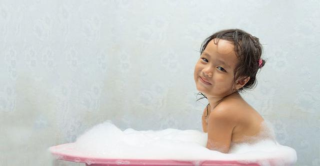 翡翠手镯洗完澡发烫,银手镯洗澡后为啥变黄-第2张图片-翡翠网 翡翠手镯洗完澡发烫,银手镯洗澡后为啥变黄-第2张图片-翡翠网