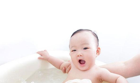 翡翠手镯洗完澡发烫,银手镯洗澡后为啥变黄-第3张图片-翡翠网 翡翠手镯洗完澡发烫,银手镯洗澡后为啥变黄-第3张图片-翡翠网