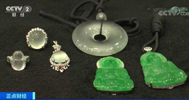 3500万巨型翡翠原石曝光,翡翠原石1300万-第3张图片-翡翠网 3500万巨型翡翠原石曝光,翡翠原石1300万-第3张图片-翡翠网