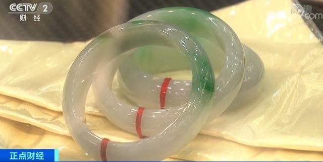 3500万巨型翡翠原石曝光,翡翠原石1300万-第5张图片-翡翠网 3500万巨型翡翠原石曝光,翡翠原石1300万-第5张图片-翡翠网