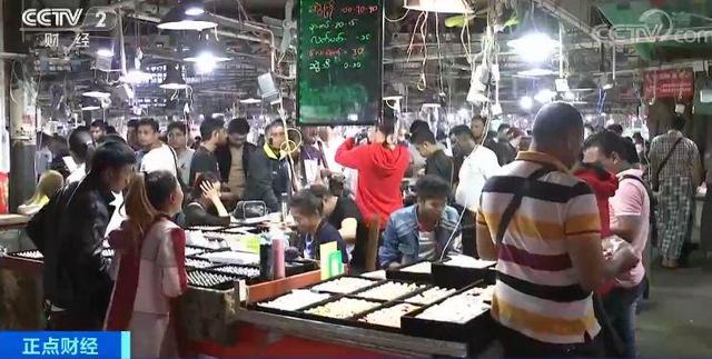 3500万巨型翡翠原石曝光,翡翠原石1300万-第8张图片-翡翠网 3500万巨型翡翠原石曝光,翡翠原石1300万-第8张图片-翡翠网