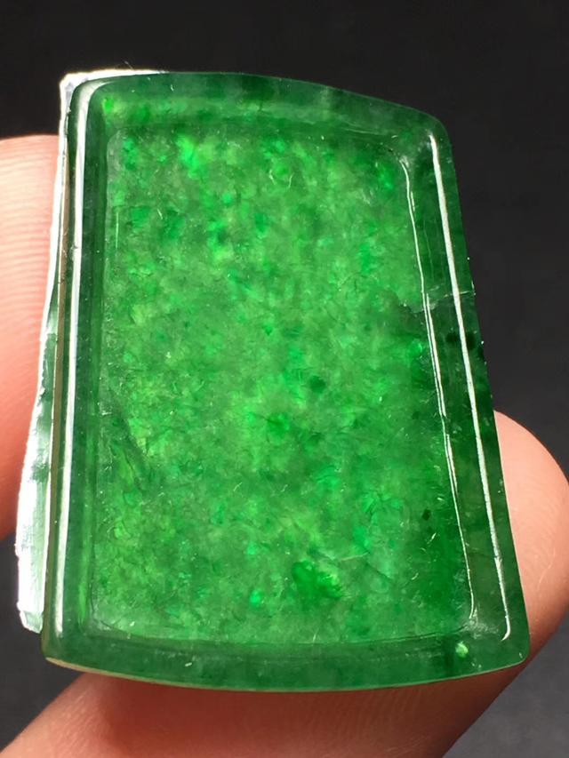 白底青翡翠无事牌价格及图片塔青平安无事牌吊坠-第1张图片-翡翠网 白底青翡翠无事牌价格及图片塔青平安无事牌吊坠-第1张图片-翡翠网