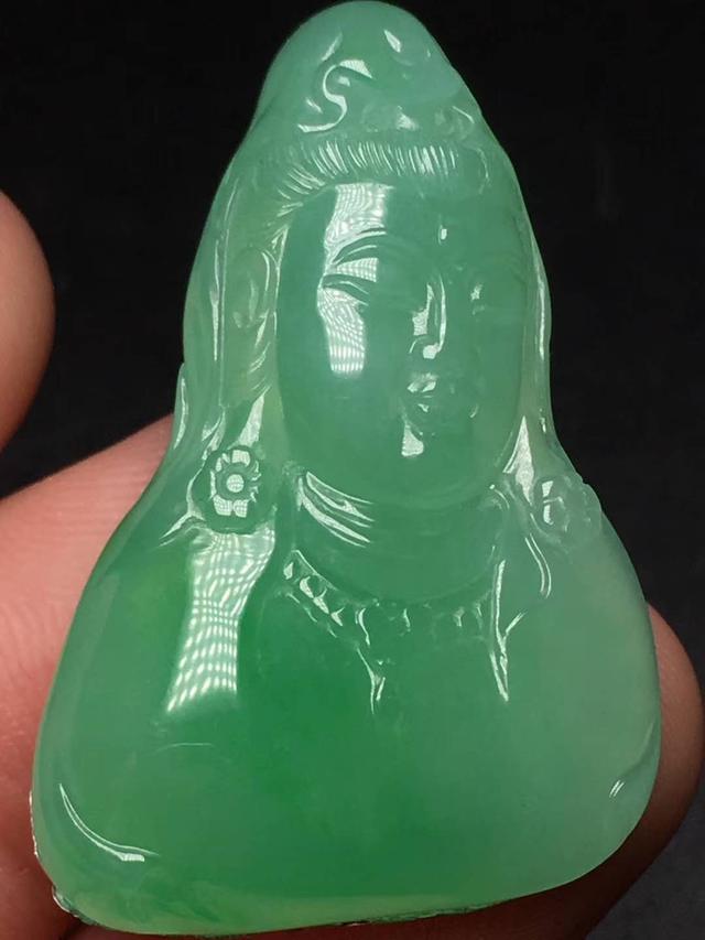 白底青翡翠无事牌价格及图片塔青平安无事牌吊坠-第2张图片-翡翠网 白底青翡翠无事牌价格及图片塔青平安无事牌吊坠-第2张图片-翡翠网