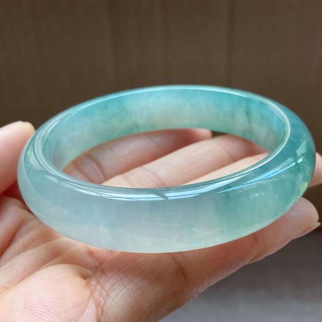 翡翠手镯戴哪个手比较好翡翠手镯怎么选-第13张图片-翡翠网 翡翠手镯戴哪个手比较好翡翠手镯怎么选-第13张图片-翡翠网