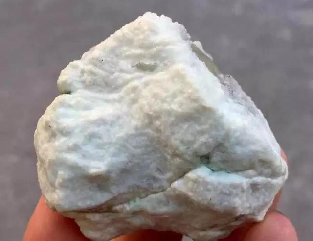 木纳种翡翠手镯,木纳种翡翠手镯特点-第1张图片-翡翠网 木纳种翡翠手镯,木纳种翡翠手镯特点-第1张图片-翡翠网