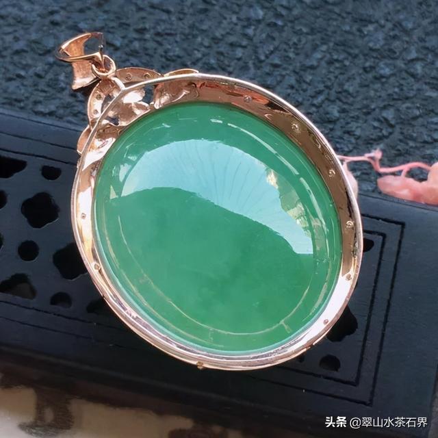 翡翠对比和田玉选购翡翠玉石的小知识-第6张图片-翡翠网 翡翠对比和田玉选购翡翠玉石的小知识-第6张图片-翡翠网