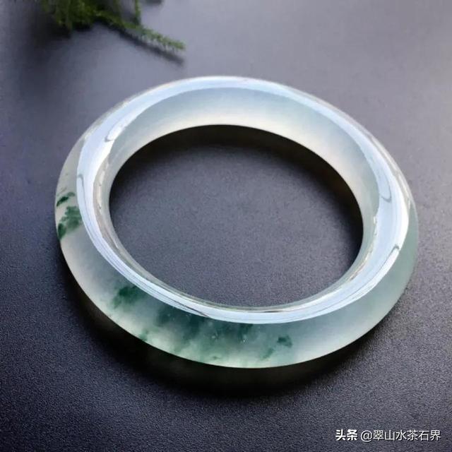 翡翠对比和田玉选购翡翠玉石的小知识-第10张图片-翡翠网 翡翠对比和田玉选购翡翠玉石的小知识-第10张图片-翡翠网