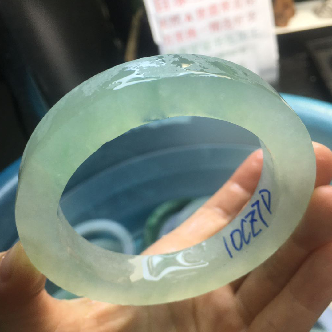 冰晴翡翠价格,什么叫冰情翡翠-第2张图片-翡翠网 冰晴翡翠价格,什么叫冰情翡翠-第2张图片-翡翠网