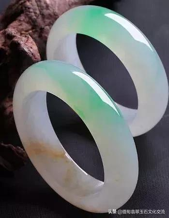 翡翠镯子报价如何介绍翡翠手镯-第70张图片-翡翠网 翡翠镯子报价如何介绍翡翠手镯-第70张图片-翡翠网