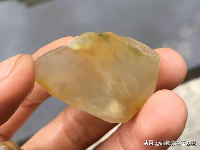 黄盐沙翡翠原石视频台湾翡翠原石翻沙-第2张图片-翡翠网 黄盐沙翡翠原石视频台湾翡翠原石翻沙-第2张图片-翡翠网