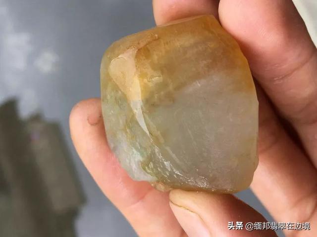 黄盐沙翡翠原石视频台湾翡翠原石翻沙-第3张图片-翡翠网 黄盐沙翡翠原石视频台湾翡翠原石翻沙-第3张图片-翡翠网