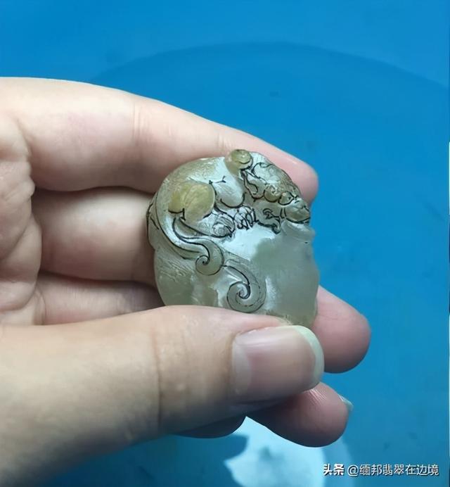 黄盐沙翡翠原石视频台湾翡翠原石翻沙-第6张图片-翡翠网 黄盐沙翡翠原石视频台湾翡翠原石翻沙-第6张图片-翡翠网