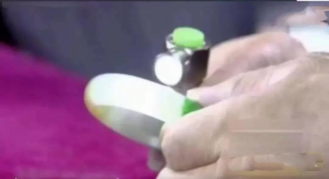 怎样辨别紫罗兰翡翠真假三色翡翠价格-第3张图片-翡翠网 怎样辨别紫罗兰翡翠真假三色翡翠价格-第3张图片-翡翠网