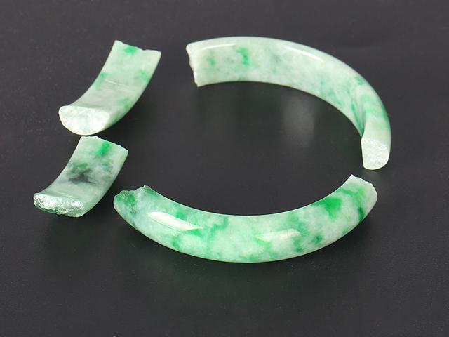 翡翠断手镯镶嵌图片,翡翠手镯镶嵌-第5张图片-翡翠网 翡翠断手镯镶嵌图片,翡翠手镯镶嵌-第5张图片-翡翠网
