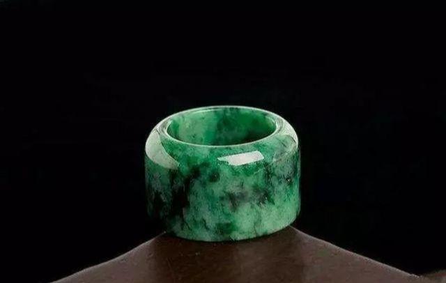 广西净色翡翠原石,广西壮族自治区想买翡翠原石-第5张图片-翡翠网 广西净色翡翠原石,广西壮族自治区想买翡翠原石-第5张图片-翡翠网