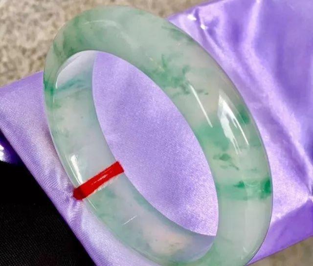 广西净色翡翠原石,广西壮族自治区想买翡翠原石-第9张图片-翡翠网 广西净色翡翠原石,广西壮族自治区想买翡翠原石-第9张图片-翡翠网