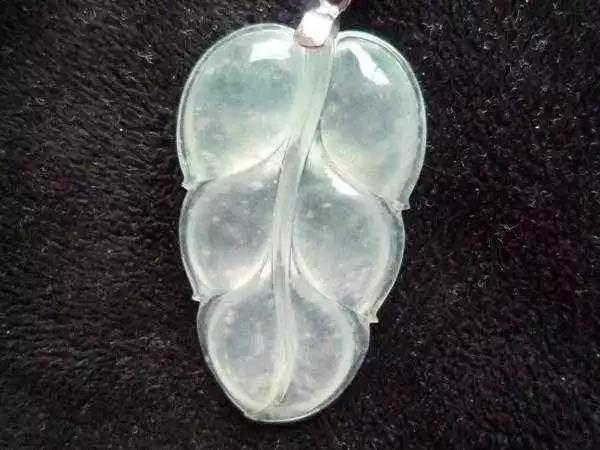 翡翠手镯棉絮能散开吗,玉镯棉絮多是什么意思-第1张图片-翡翠网 翡翠手镯棉絮能散开吗,玉镯棉絮多是什么意思-第1张图片-翡翠网