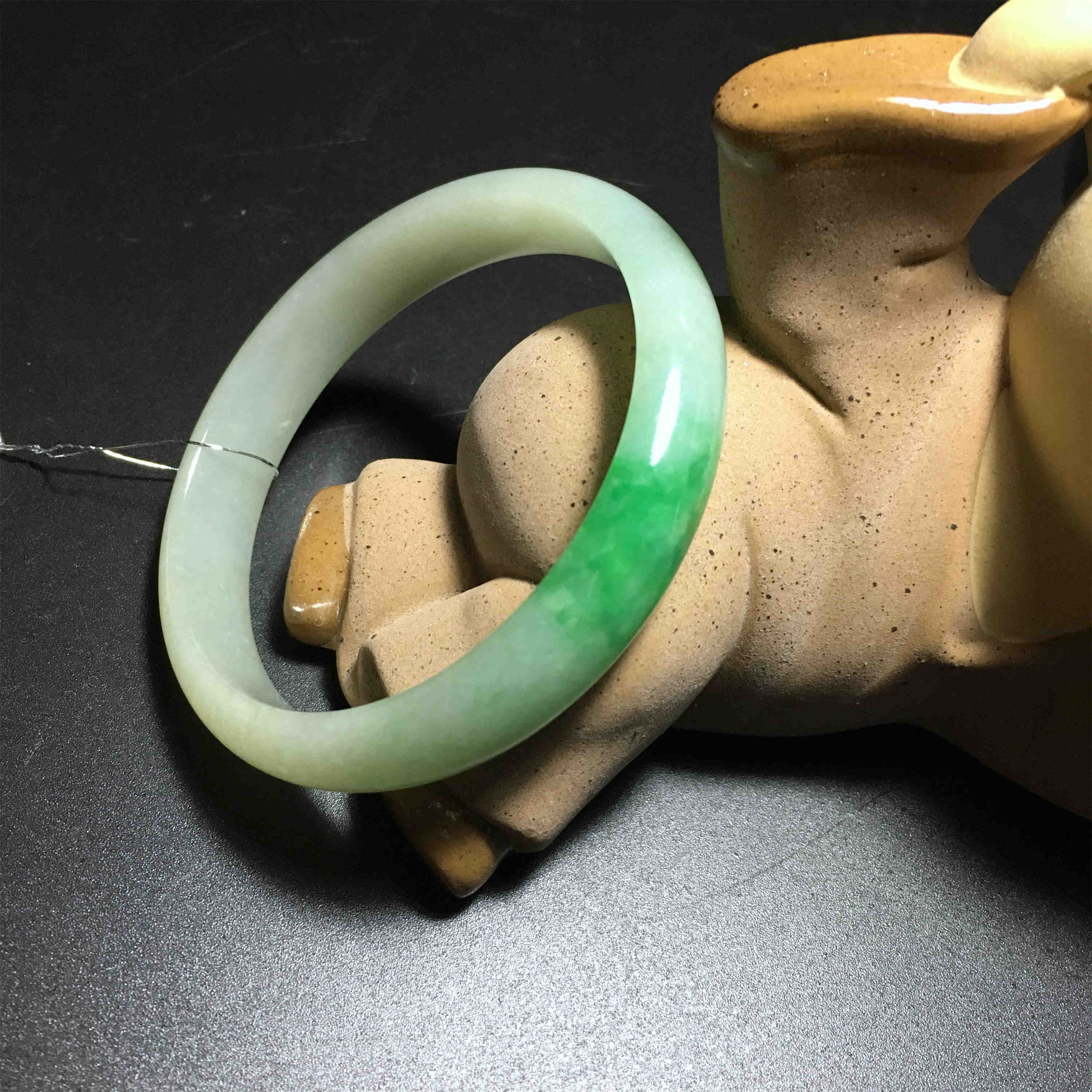 商场几千元的翡翠手镯翡翠手镯商场价格-第2张图片-翡翠网 商场几千元的翡翠手镯翡翠手镯商场价格-第2张图片-翡翠网