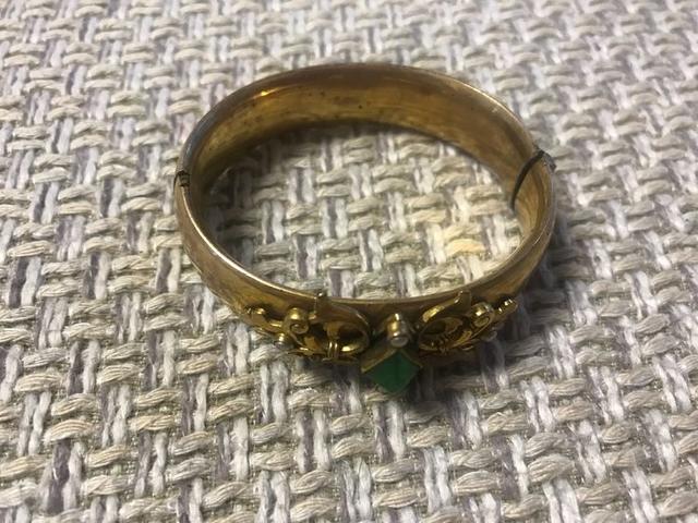 银手镯镶嵌蝴蝶宝石翡翠新疆哪里买和田玉-第5张图片-翡翠网 银手镯镶嵌蝴蝶宝石翡翠新疆哪里买和田玉-第5张图片-翡翠网