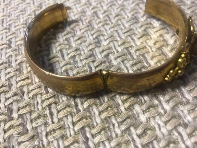 银手镯镶嵌蝴蝶宝石翡翠新疆哪里买和田玉-第7张图片-翡翠网 银手镯镶嵌蝴蝶宝石翡翠新疆哪里买和田玉-第7张图片-翡翠网