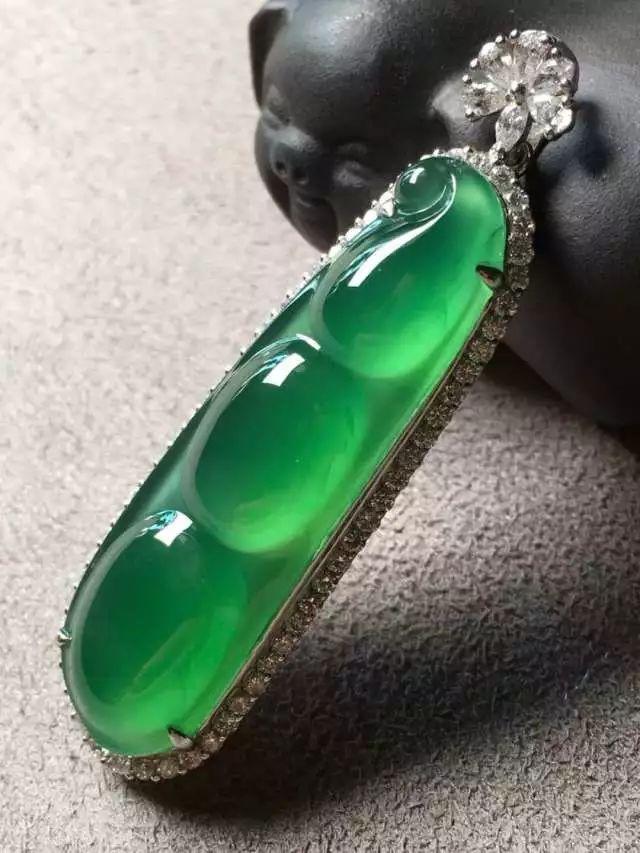 翡翠手镯会磨损我的翡翠手镯戴活了了-第1张图片-翡翠网 翡翠手镯会磨损我的翡翠手镯戴活了了-第1张图片-翡翠网