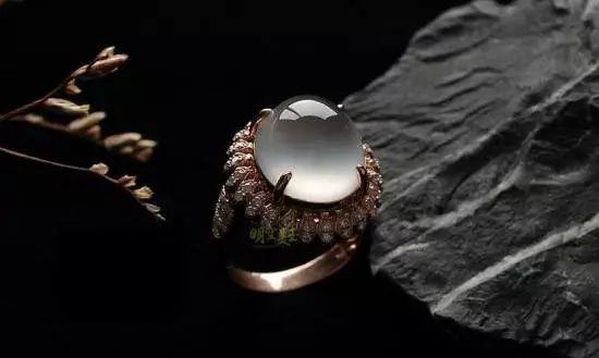 翡翠手镯会磨损我的翡翠手镯戴活了了-第2张图片-翡翠网 翡翠手镯会磨损我的翡翠手镯戴活了了-第2张图片-翡翠网