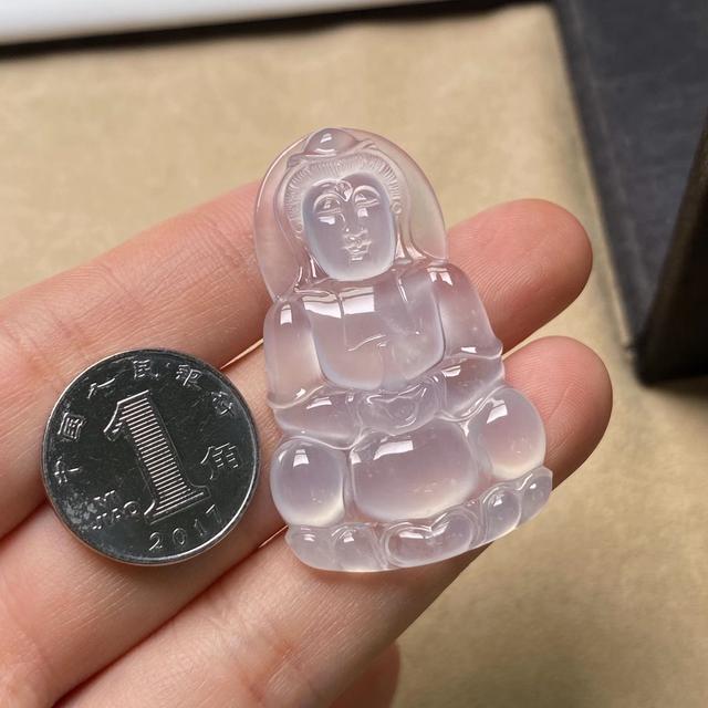 翡翠吊坠一般多少价格出卖,和田玉和翡翠哪个好-第6张图片-翡翠网 翡翠吊坠一般多少价格出卖,和田玉和翡翠哪个好-第6张图片-翡翠网