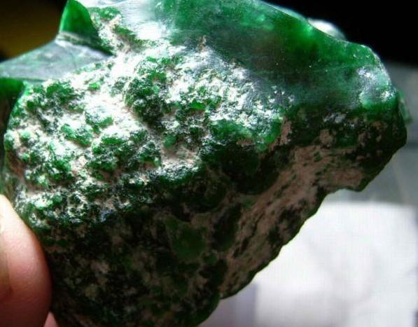 铁龙生纤维柱状翡翠原石铁龙生翡翠原石价格-第1张图片-翡翠网 铁龙生纤维柱状翡翠原石铁龙生翡翠原石价格-第1张图片-翡翠网