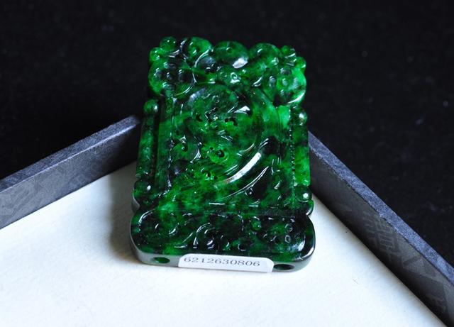 铁龙生纤维柱状翡翠原石铁龙生翡翠原石价格-第6张图片-翡翠网 铁龙生纤维柱状翡翠原石铁龙生翡翠原石价格-第6张图片-翡翠网