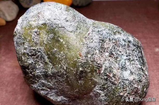 翡翠原石打灯荧光图解,翡翠原石敞口-第12张图片-翡翠网