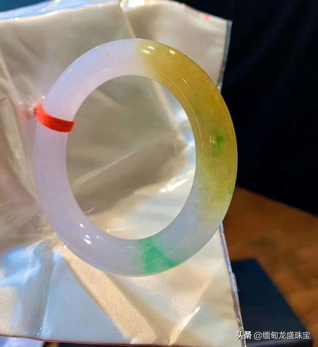 紫绿双色翡翠手镯,翡翠绿紫手镯-第1张图片-翡翠网 紫绿双色翡翠手镯,翡翠绿紫手镯-第1张图片-翡翠网