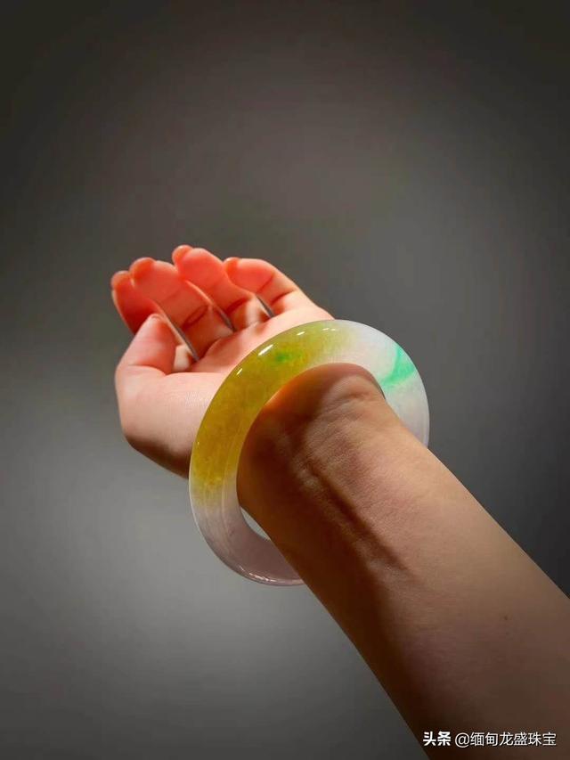 紫绿双色翡翠手镯,翡翠绿紫手镯-第3张图片-翡翠网 紫绿双色翡翠手镯,翡翠绿紫手镯-第3张图片-翡翠网