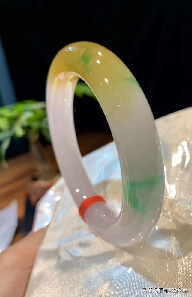 紫绿双色翡翠手镯,翡翠绿紫手镯-第4张图片-翡翠网 紫绿双色翡翠手镯,翡翠绿紫手镯-第4张图片-翡翠网