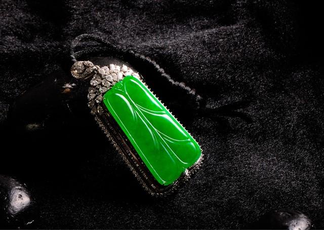 玻璃种帝王绿12亿翡翠原石创新-第12张图片-翡翠网 玻璃种帝王绿12亿翡翠原石创新-第12张图片-翡翠网