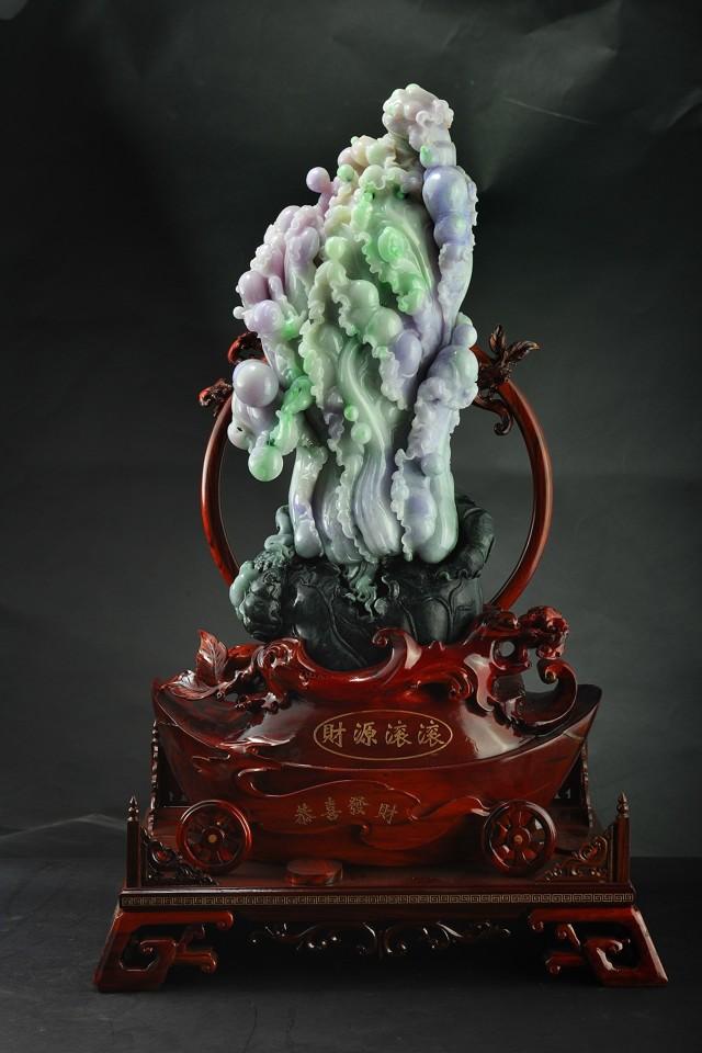 玻璃种帝王绿12亿翡翠原石创新-第13张图片-翡翠网 玻璃种帝王绿12亿翡翠原石创新-第13张图片-翡翠网