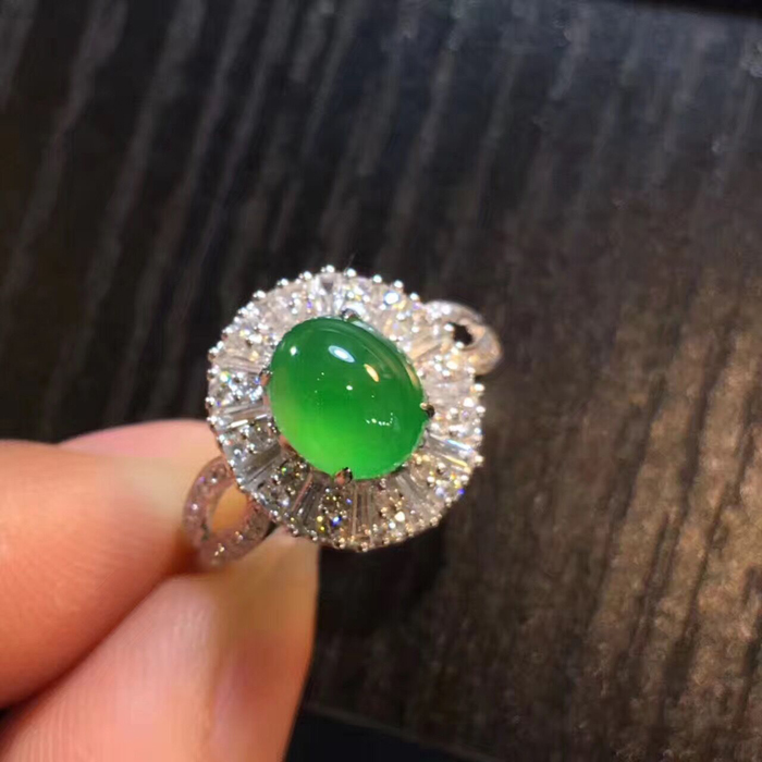 翡翠玉戒指的价格图片,戒指戴翡翠的好还是玉的好-第1张图片-翡翠网 翡翠玉戒指的价格图片,戒指戴翡翠的好还是玉的好-第1张图片-翡翠网