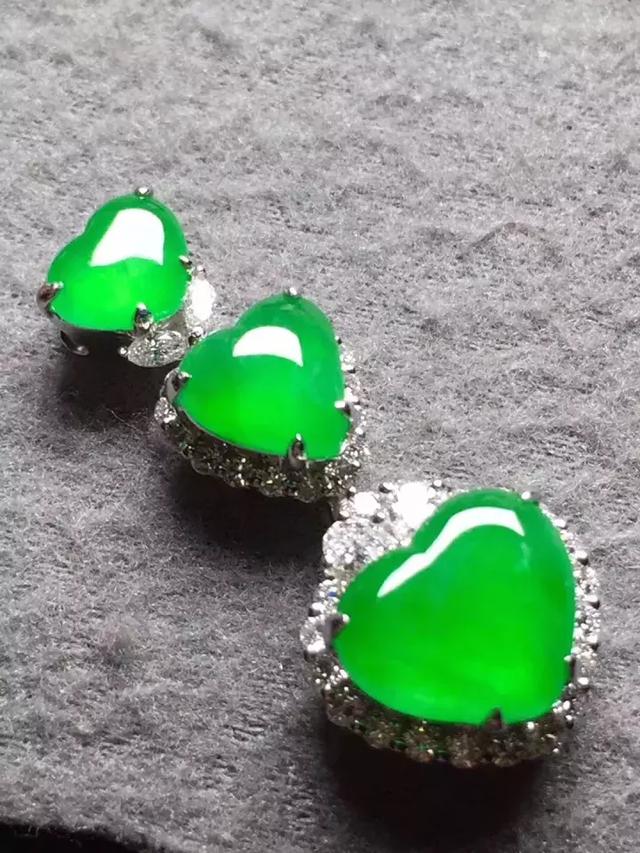 翡翠手镯越带颜色越深翡翠戴着颜色变深了-第3张图片-翡翠网 翡翠手镯越带颜色越深翡翠戴着颜色变深了-第3张图片-翡翠网