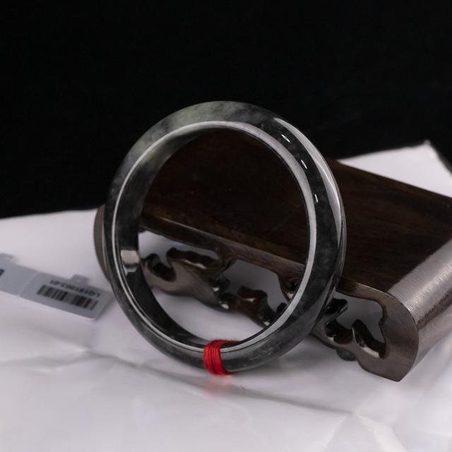 戴翡翠乌鸡种糯手镯的功效糯冰翡翠好不好-第1张图片-翡翠网 戴翡翠乌鸡种糯手镯的功效糯冰翡翠好不好-第1张图片-翡翠网